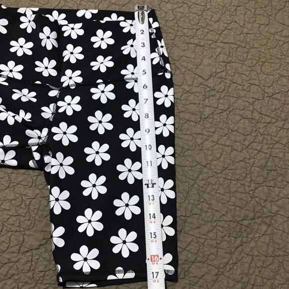 Levi’s High rise tights shorts￼ size S      A384 - Picture 5 of 6